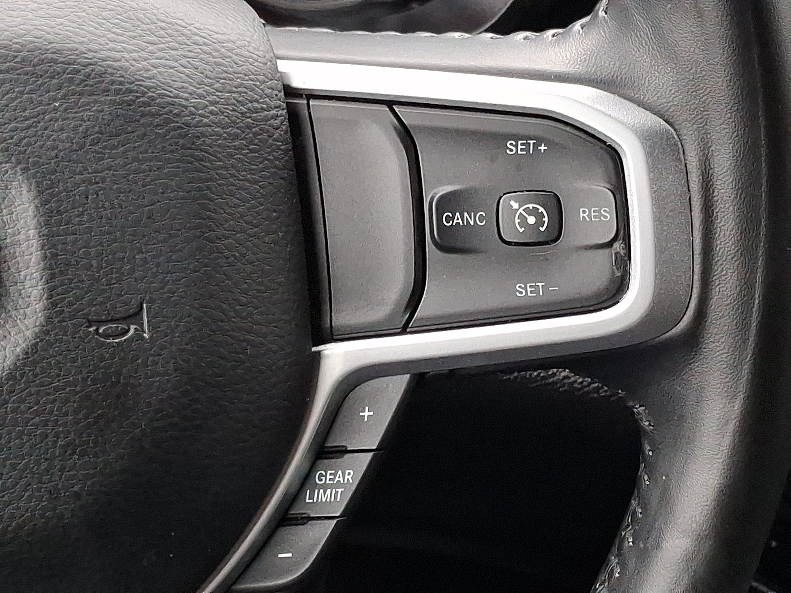 2020 RAM 1500 Big Horn Crew Cab 4x4 5'7" Box