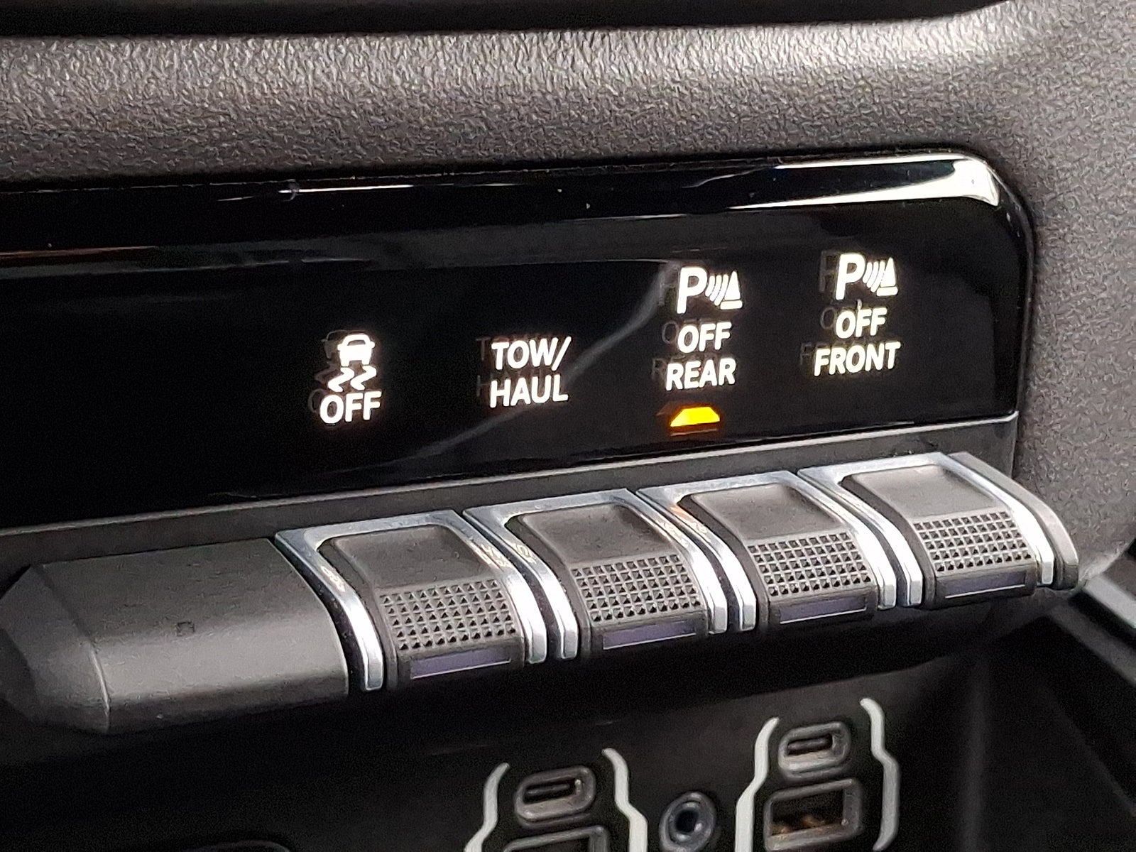 2020 RAM 1500 Big Horn Crew Cab 4x4 5'7" Box