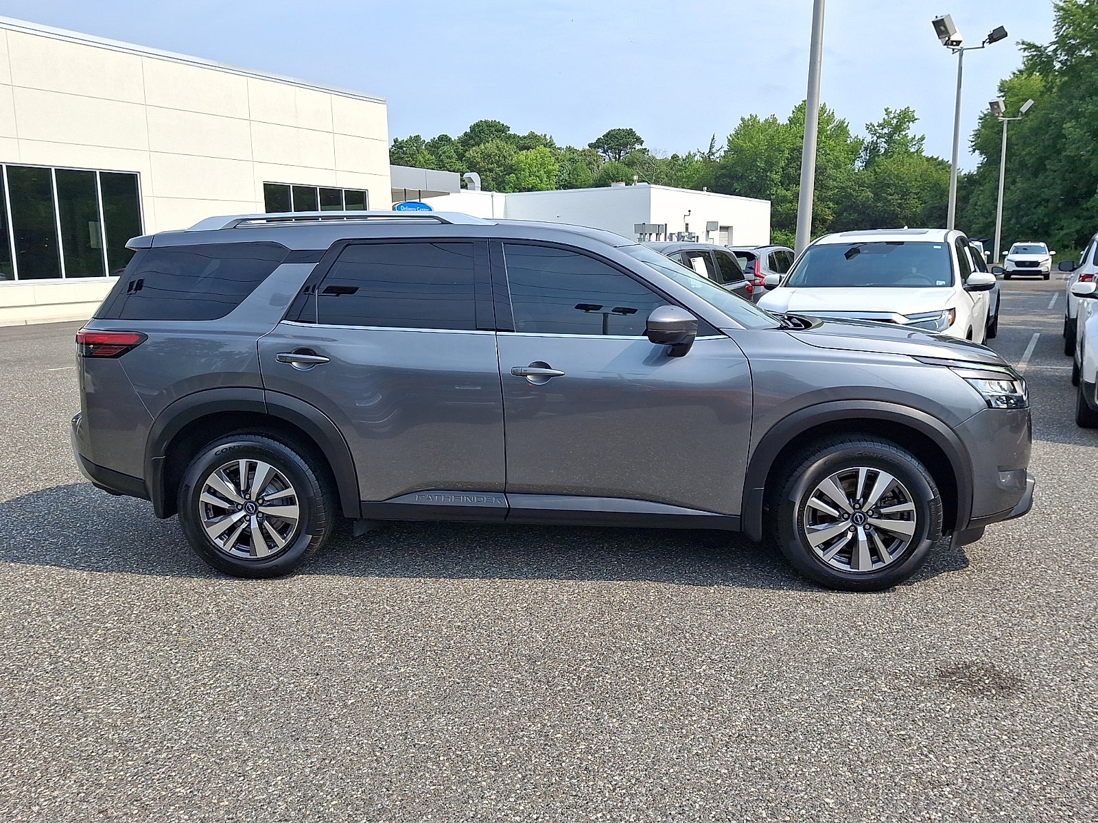 2022 Nissan Pathfinder SL 4WD