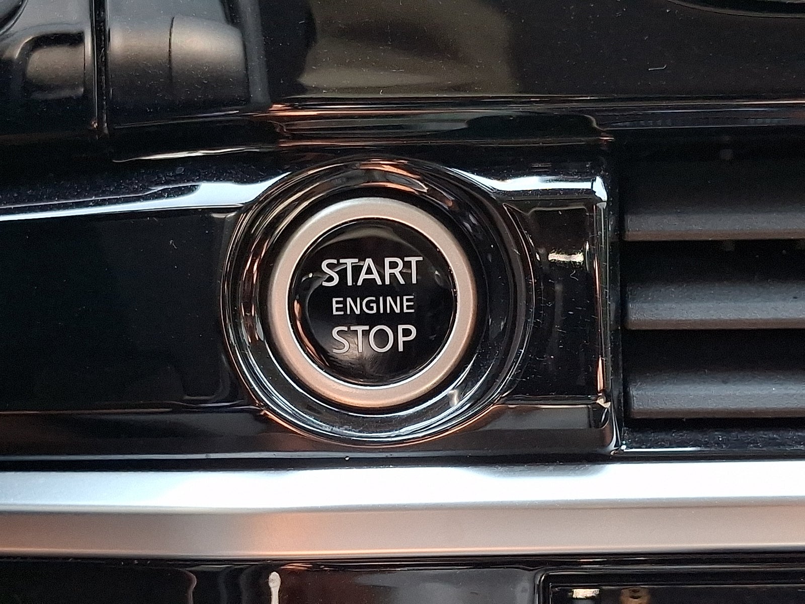 2022 Nissan Pathfinder SL 4WD