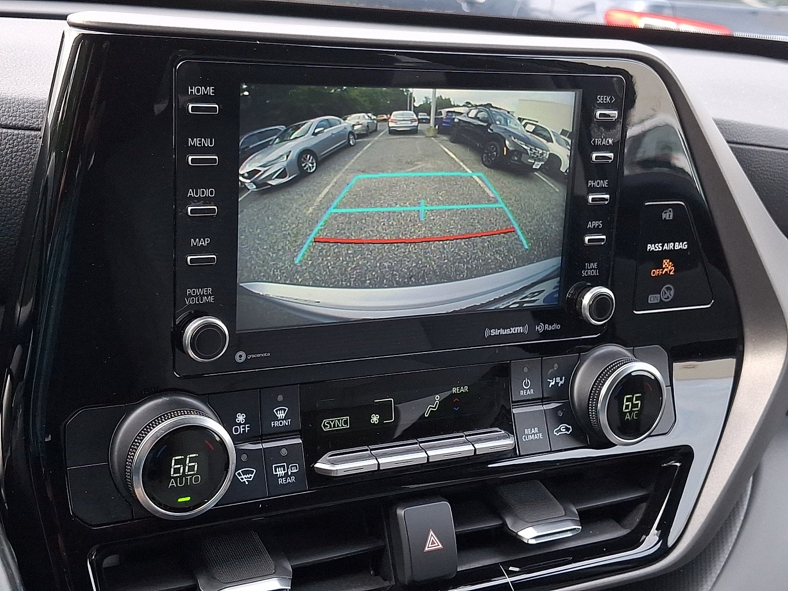 2020 Toyota Highlander LE