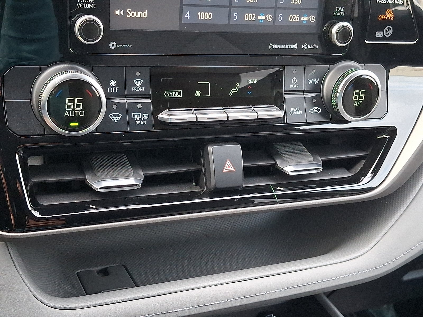 2020 Toyota Highlander LE