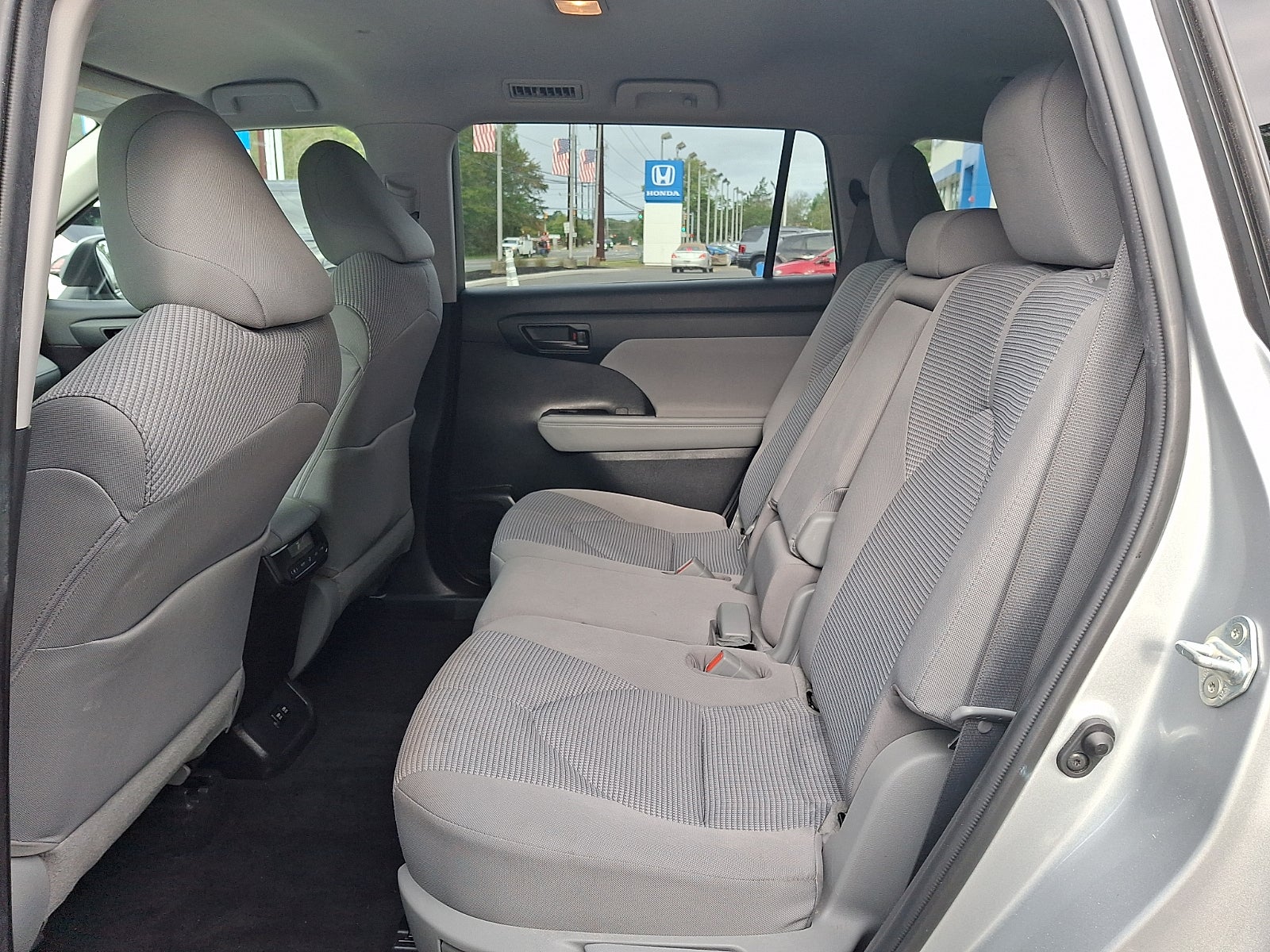 2020 Toyota Highlander LE