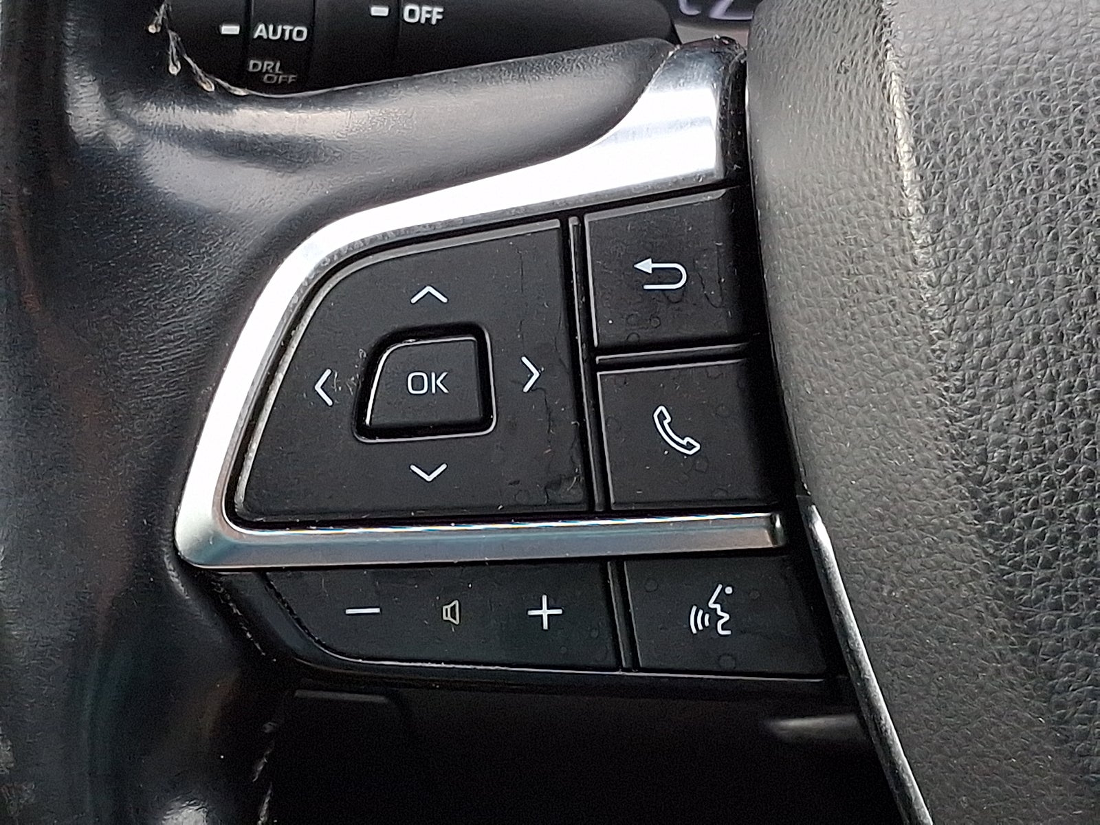 2020 Toyota Highlander LE